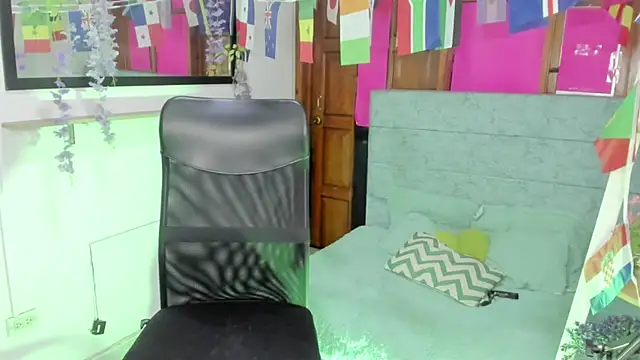 Aysha_winxs live cam on StripChat