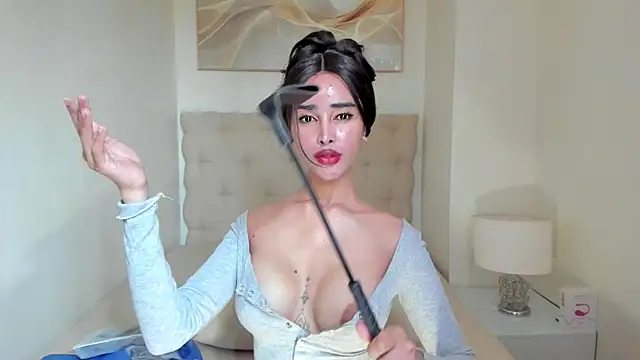 Lovable_with_bigsurprise webcam
