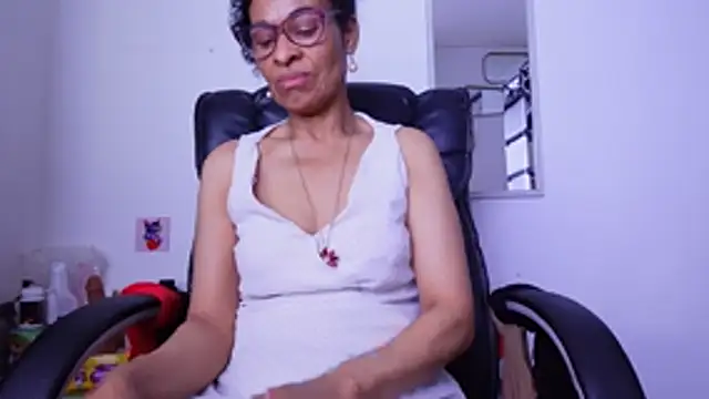Aries_Mature webcam