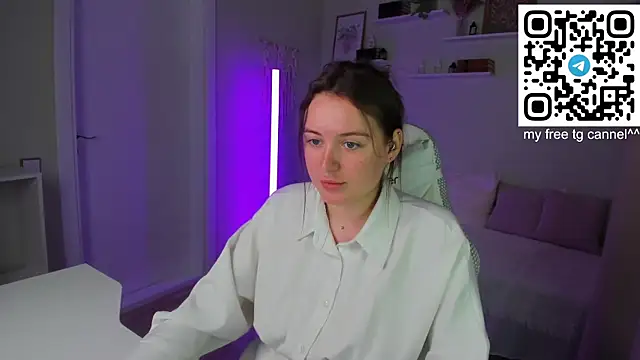 Laura_CollinsS webcam