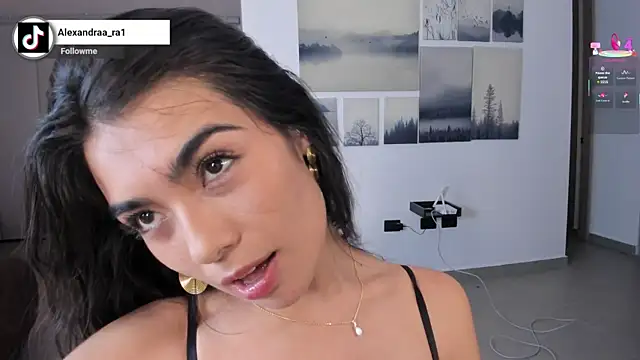 Alexandra_ra webcam