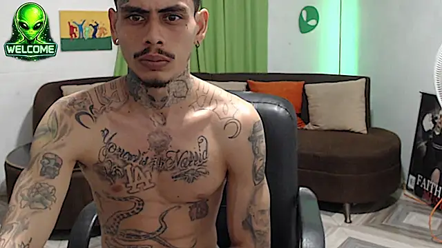 alpha_zom live cam on StripChat
