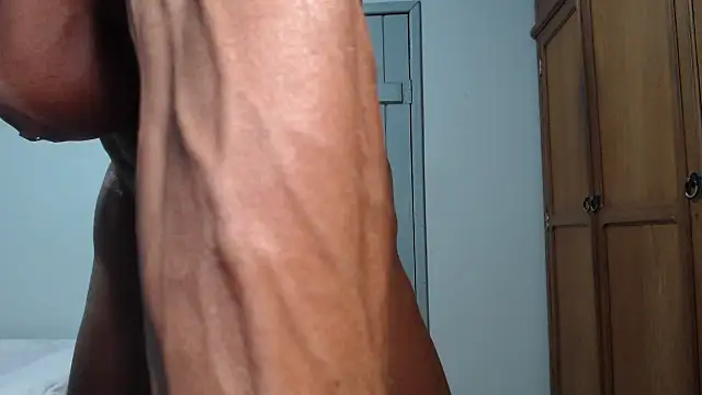 Stronggsexy live cam on StripChat