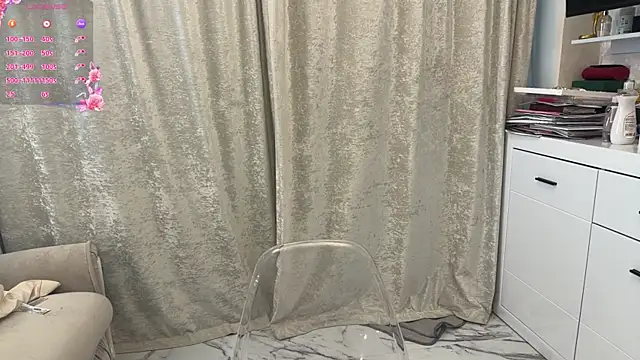 selena_favn webcam