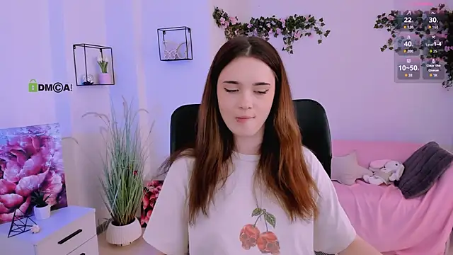liana_kisses (F teen) - show tits