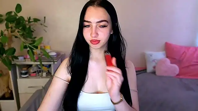 WildKittenX_ live cam on StripChat