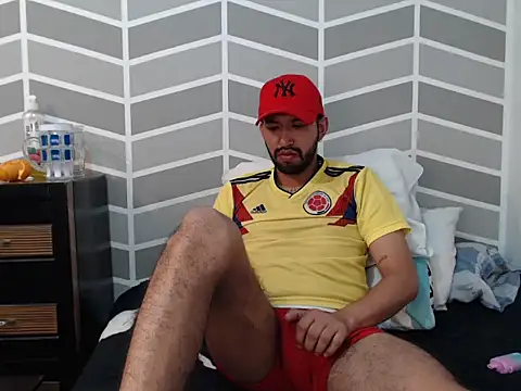 thomass1018 live cam on StripChat