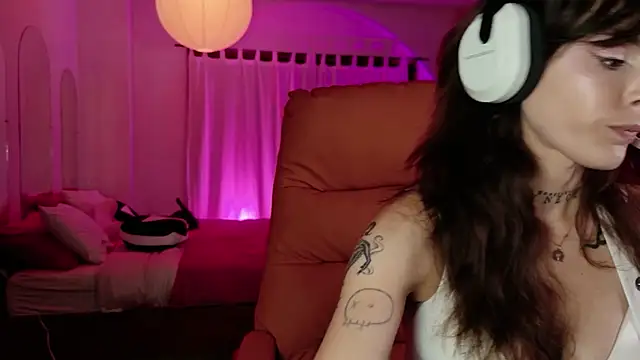 GennaJames webcam
