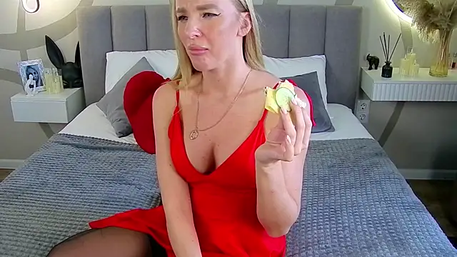 wow__juliablonde - WoW__JuliaBlonde's free webcam - UK Sex Cams