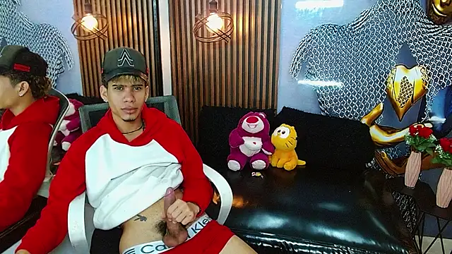 Skinny_cute_Alyer live cam on StripChat