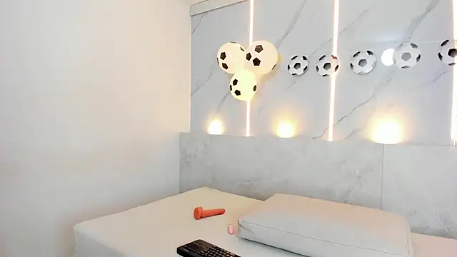 melanie_dusk webcam