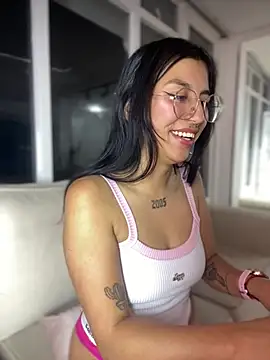 GabyLopez_Pink webcam
