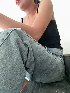 Lilybellle-99 webcam