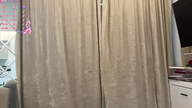 selena_favn webcam