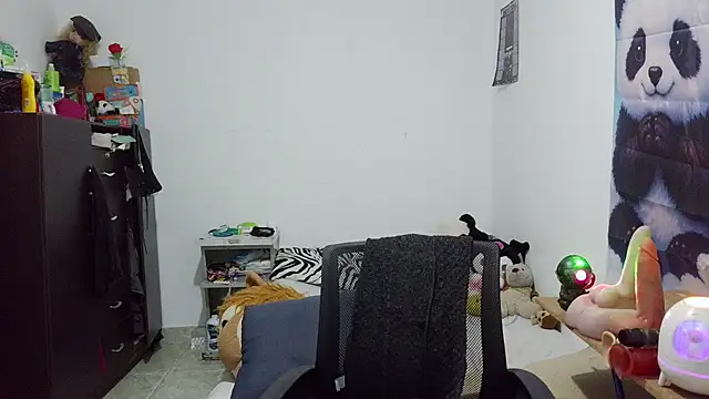 curly_greeneyed webcam