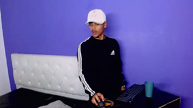 Angel_foxc13 live sex cam