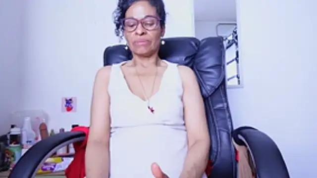 Aries_Mature webcam