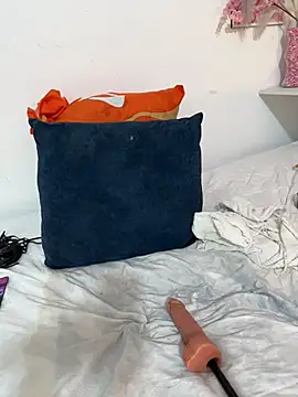 halana_squirts
