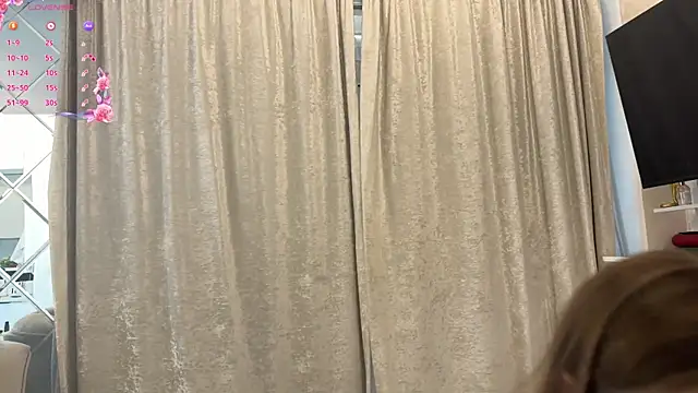 selena_favn webcam