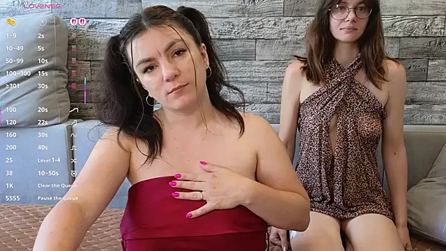 Vika_loves_you live cam on StripChat