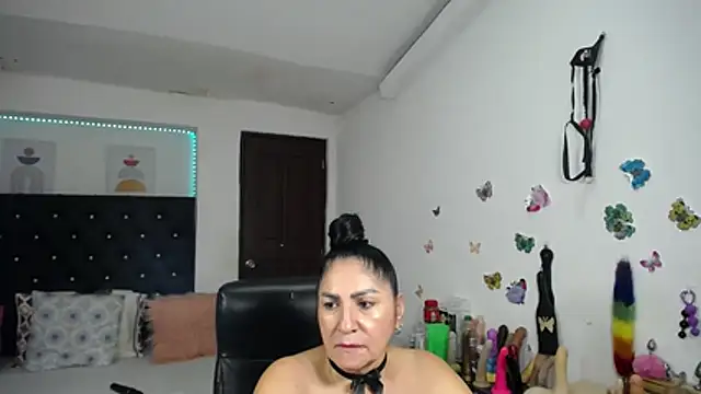 mature_bigboobs10 live cam on StripChat