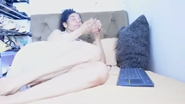 Aries_Mature webcam