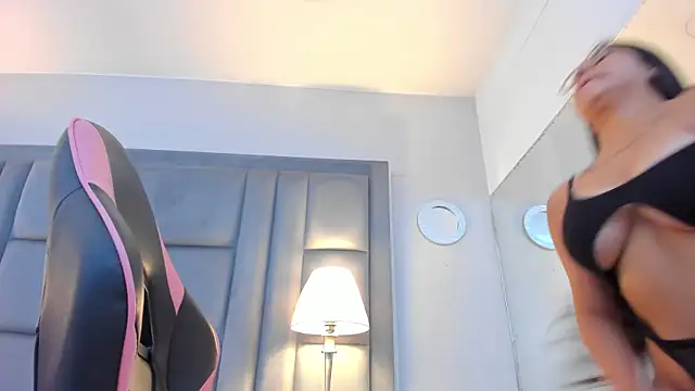 ScarletJons webcam