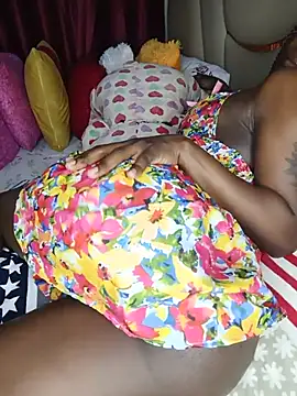 NicRaisaa webcam