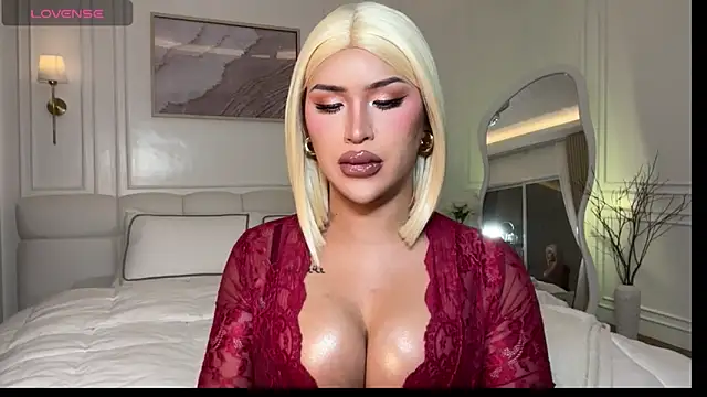 Your_Majesty_Tyra webcam