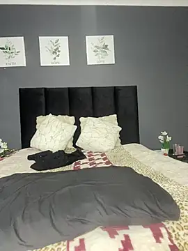 Ebony_Warlock_ webcam