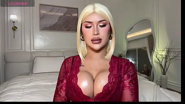 Your_Majesty_Tyra webcam