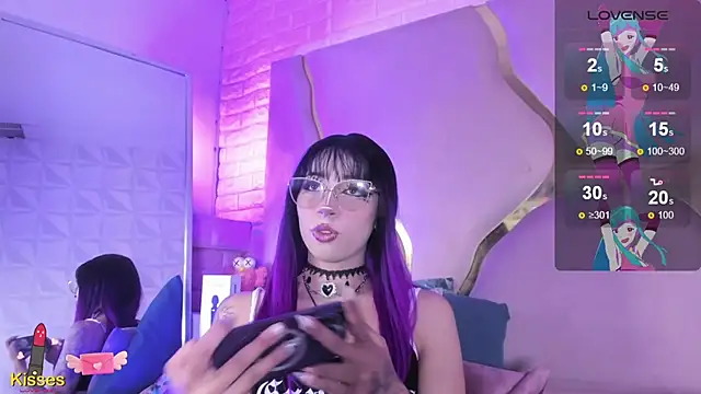 NaniiSisy webcam