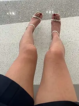 yimisun01 live cam on StripChat