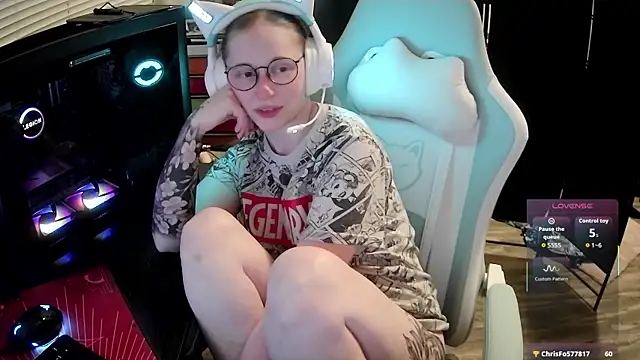 LilyFoxxx webcam