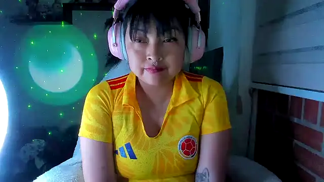 Shaddycute_ live cam on StripChat