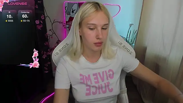 EvelinaLuu webcam
