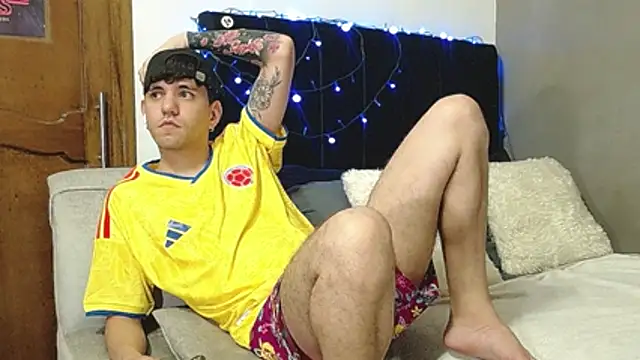 Matteo12_ live cam on StripChat