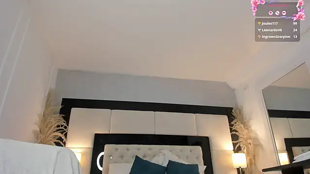 SummerLuna live cam on StripChat