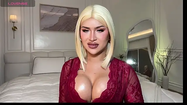 Your_Majesty_Tyra webcam