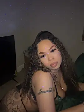 RenaThickAss live cam on StripChat