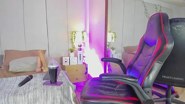 mia_rousse25 webcam