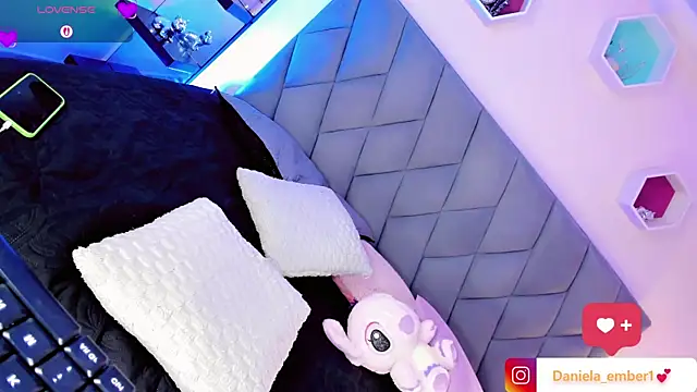 Amira_Ember webcam