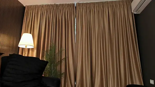 LovingBlondie webcam
