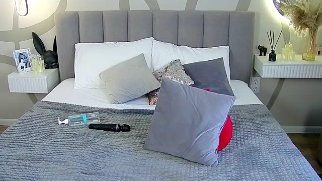WoW__JuliaBlonde webcam