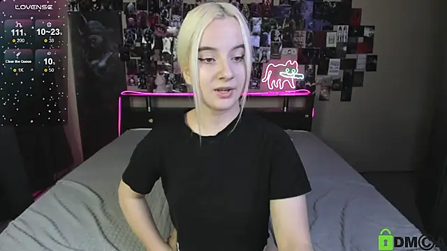 Naomi1Hinata webcam