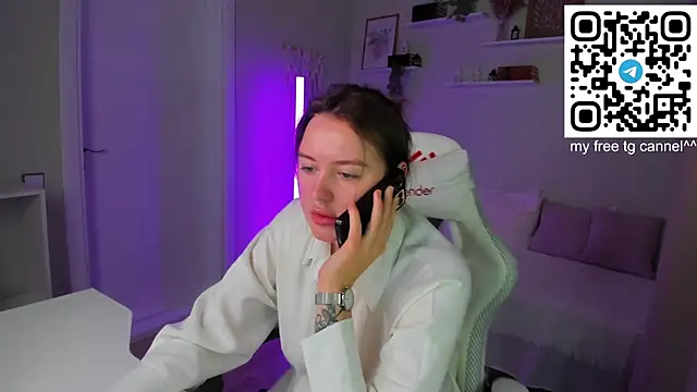 Laura_CollinsS webcam