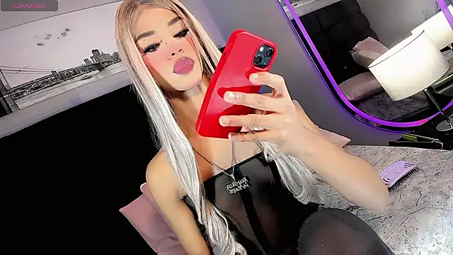 Kornylovee webcam