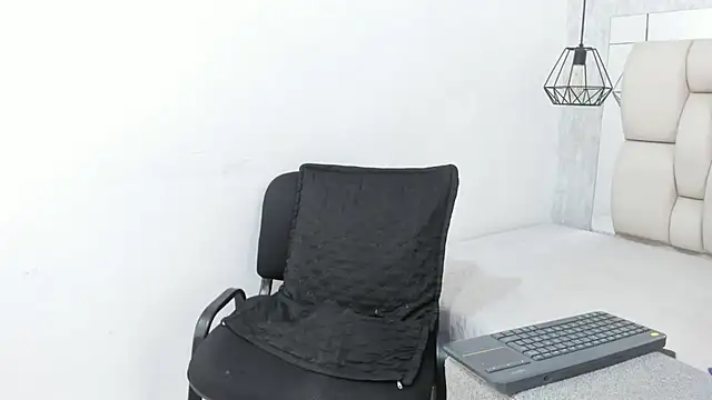 Bella_adamss_ webcam