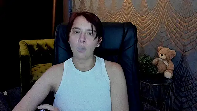 Livia_Shy webcam