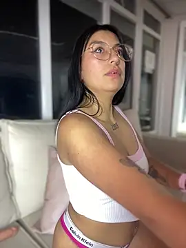 GabyLopez_Pink webcam